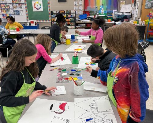  Students are drawing a picture and then painting the picture. 