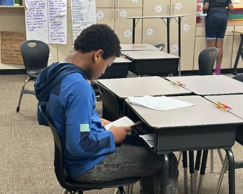  Student in Ms.Montoya's class reading a Bud, Not Buddy in English.